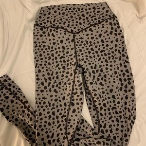 BALANCE ATHLETICA SNOW LEOPARD LEGGINGS